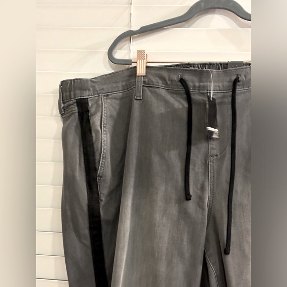 Boyfriend Style Straight Leg Mid-Rise Jean - Picture 6 of 8